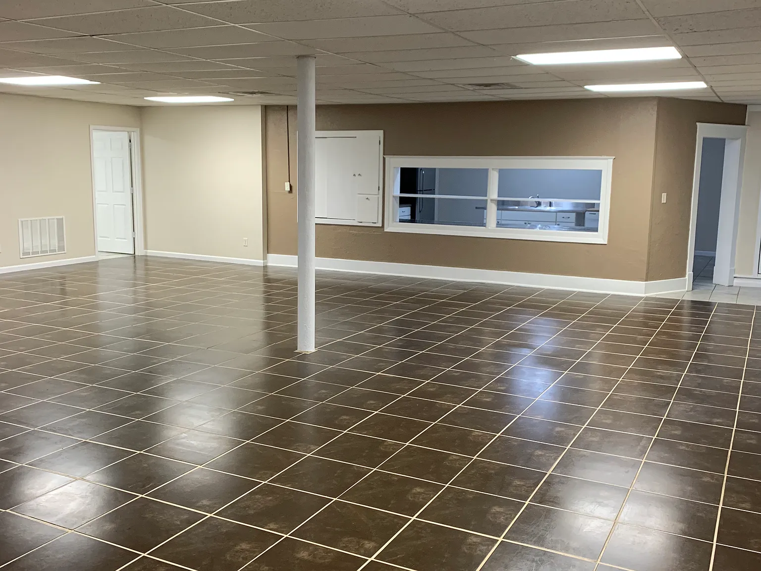 2 bed, 1.5 bath, 2100 sqft, $1,100 — Photo 3