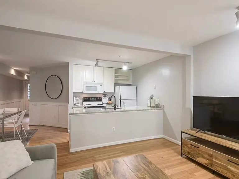 2110 R St NW #B — Photo 4