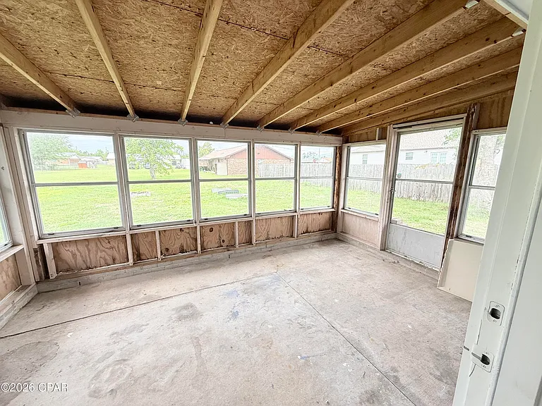 175 N Berthe Ave — Photo 36
