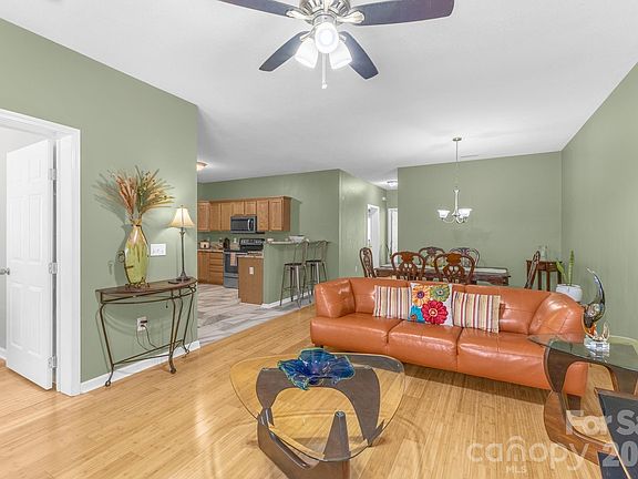 4th image of 709 Villas Ct