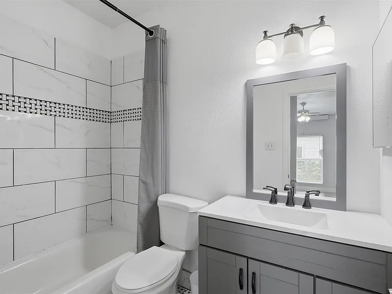811 Threadneedle St #287 — Photo 9