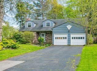 15 Chelmsford Rd, Rochester, NY 14618