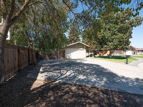 5th image of 1921 S Burke Ct