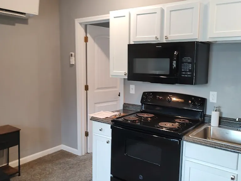 323 N Ash St — Photo 3
