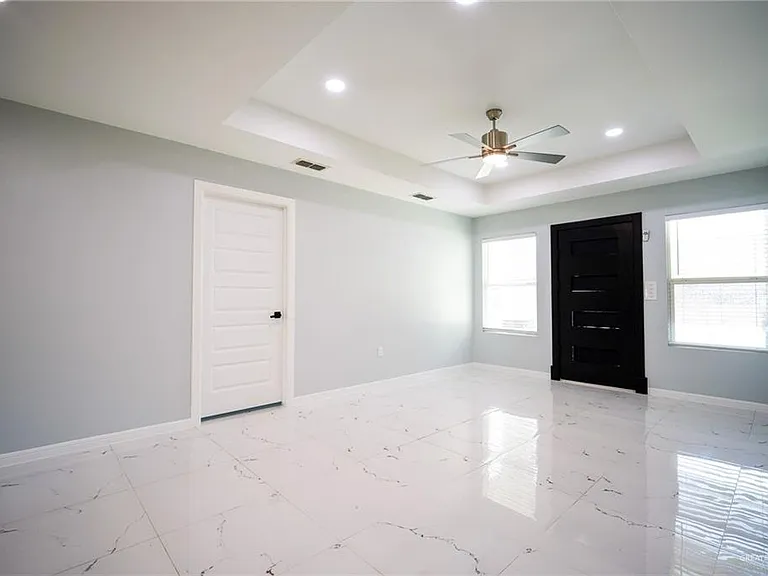 504 San Antonio Cir — Photo 4
