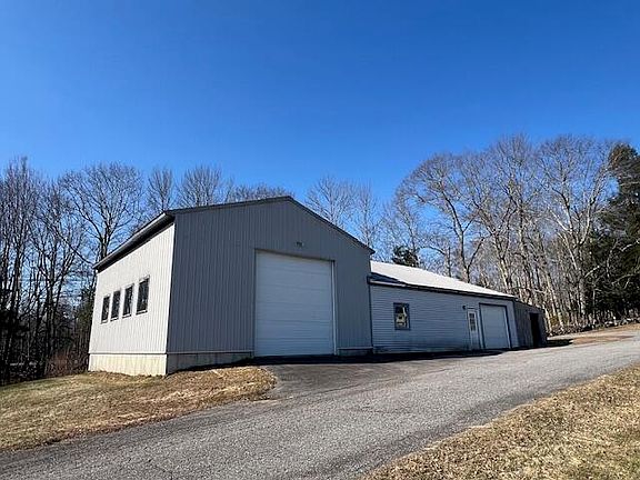 3rd image of 467 Bay Road