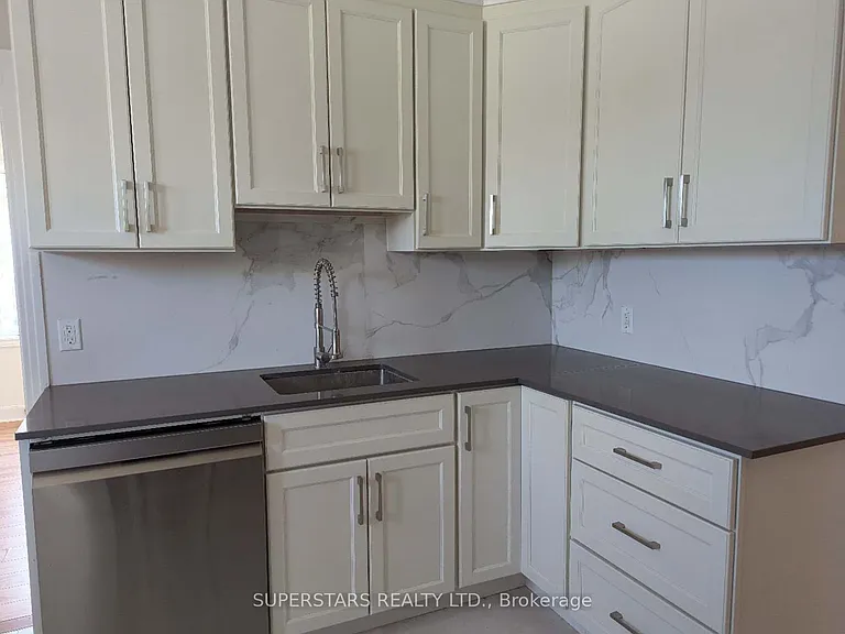 206 Lindsay St S #UPPER — Photo 5