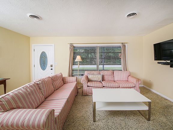 4th image of 3412 Queens St