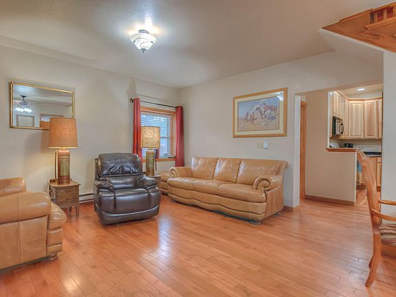 5th image of 113 E Field St
