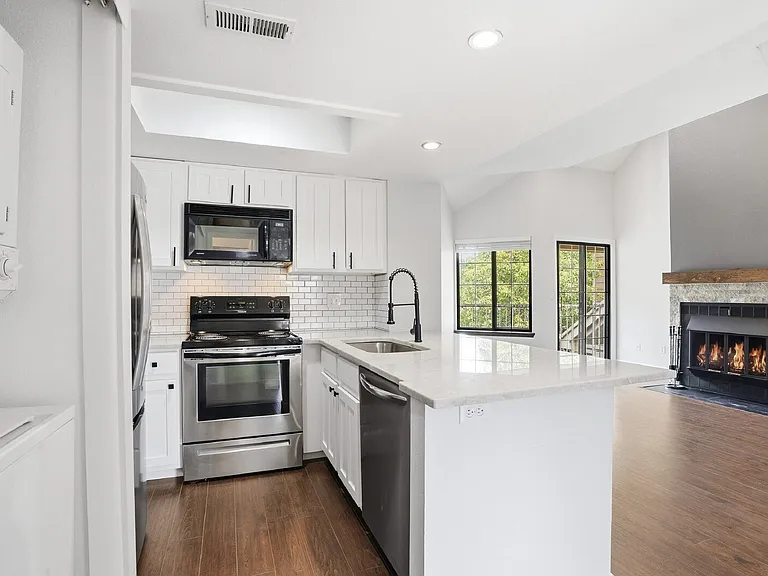 5916 Gunbarrel Ave #F — Photo 10