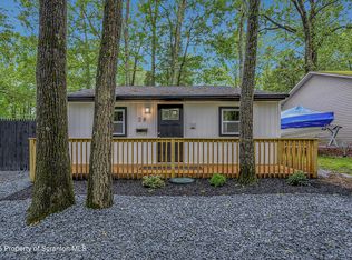 28 Holland Rd, Hawley, PA 18428