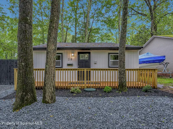 28 Holland Rd, Hawley, PA 18428