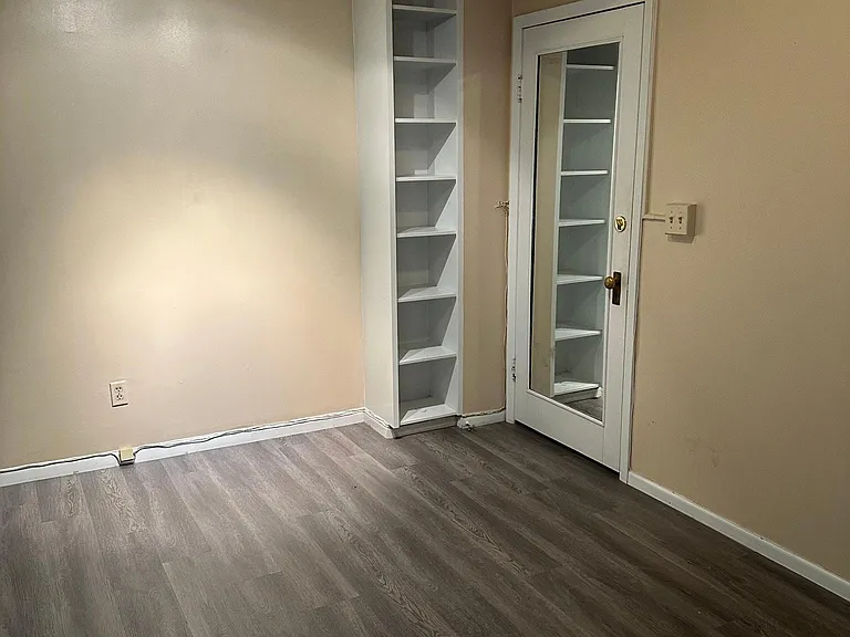 209 Hudson St — Photo 15