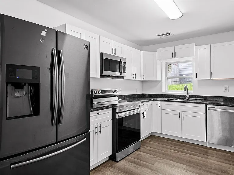 200 S Aster Ave #C — Photo 6