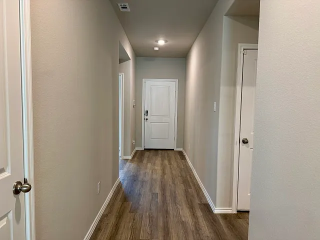 4 bed, 1798 sqft, $2,500 — Photo 4