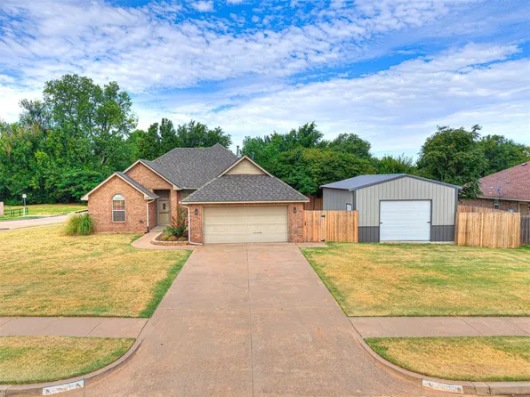 609 S Castlerock Ln, Mustang, OK 73064