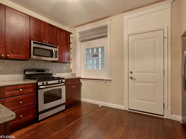 1806 N Sheffield Ave #1 — Photo 2