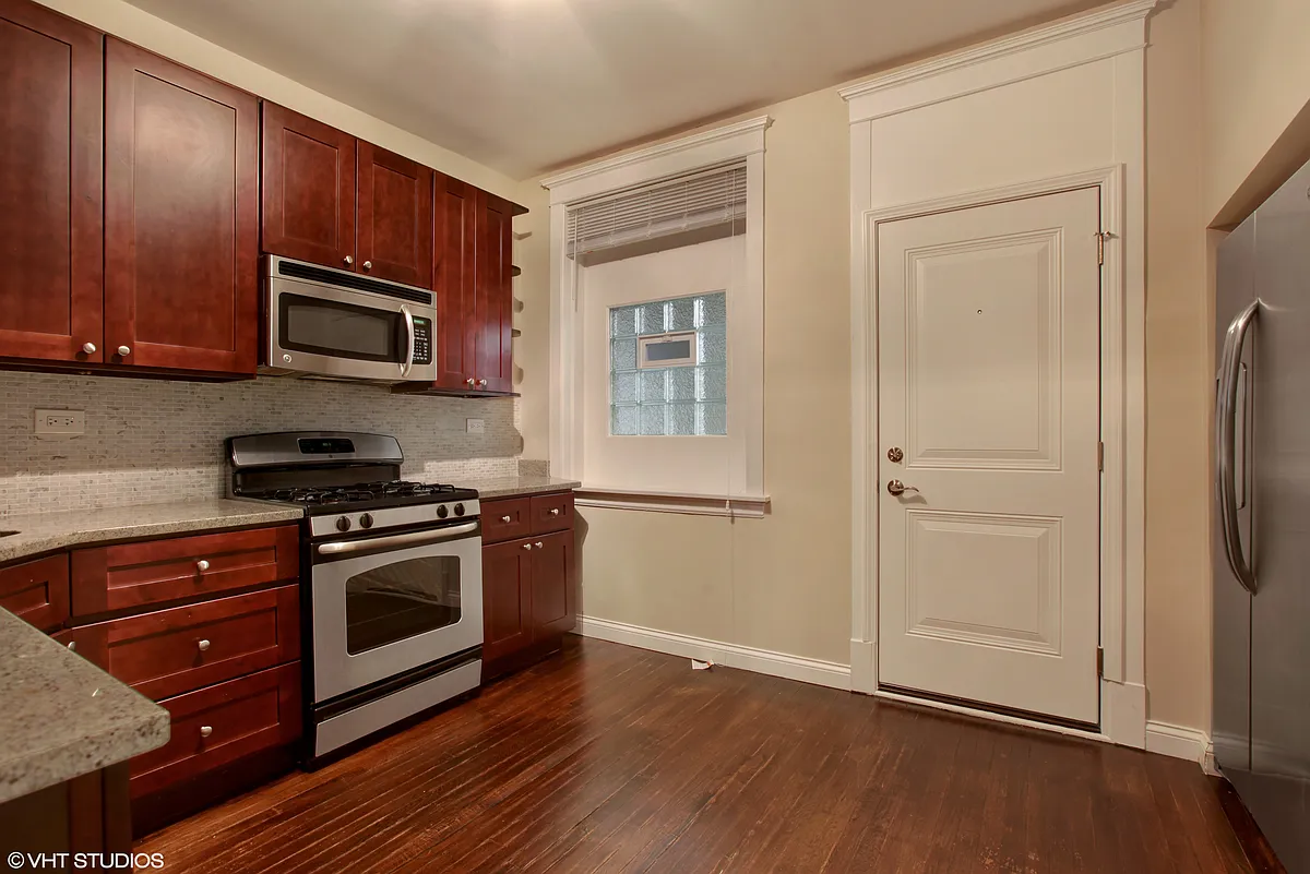 Building Photo - 1806 N Sheffield Ave #1