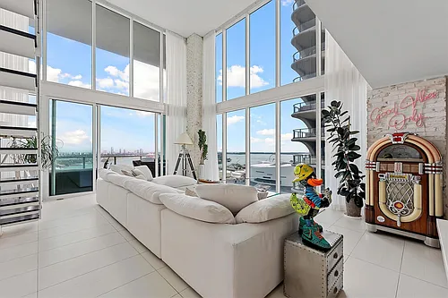 1040 Biscayne Blvd #2101 Photo 1