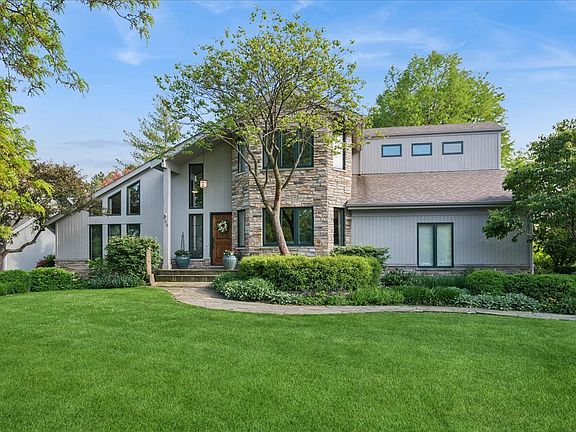 2nd image of 500 Parkview Pl