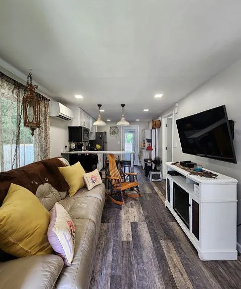 334 E Chestnut Ave — Photo 2
