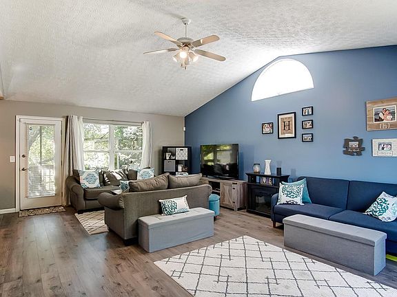 5th image of 2999 Old Warson Dr