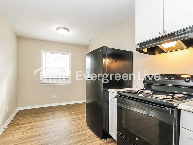 107 Camden Cir — Photo 6