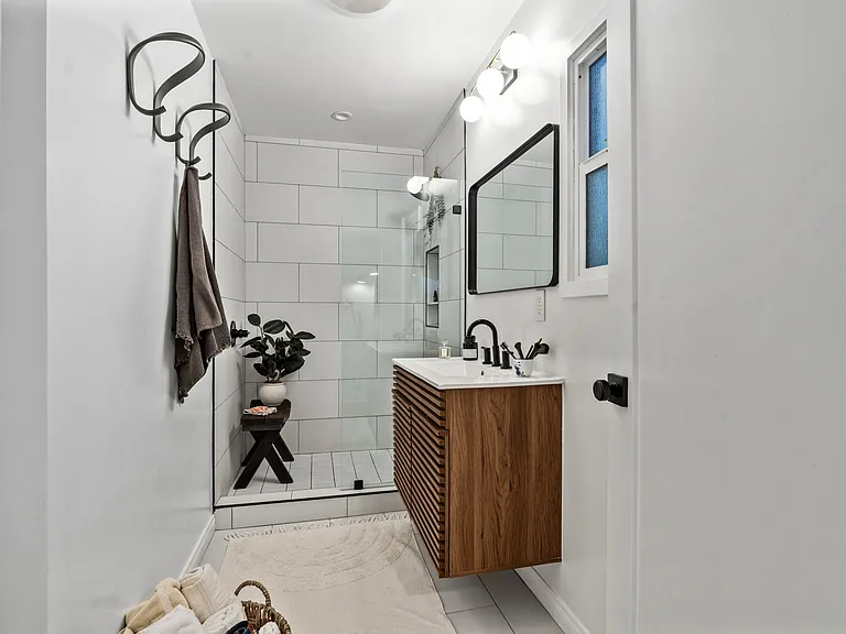 225 Carroll Canal — Photo 19