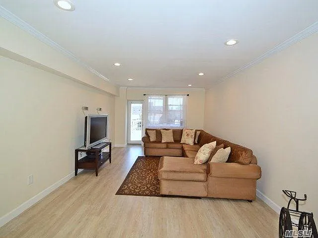 1 bed, $3,200 — Photo 4