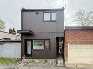 598 Crawford St, Toronto, ON M6G 3K2