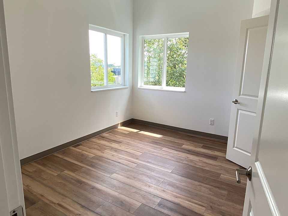 1st image of 5200 22nd Ave NE #101