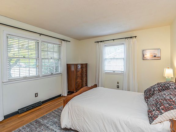 3rd image of 271 Malabu Dr