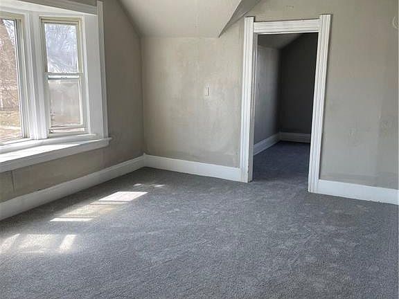 4th image of 425 Arden Pl