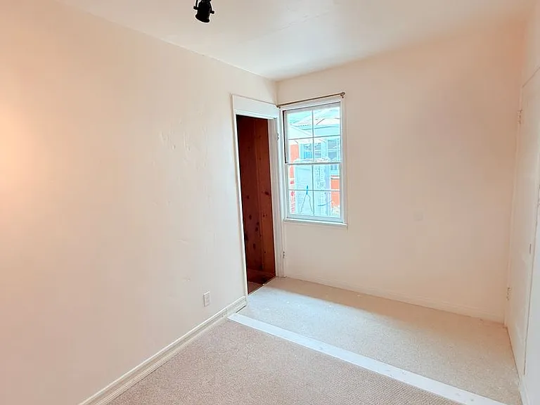 619 W Cypress Ave — Photo 10