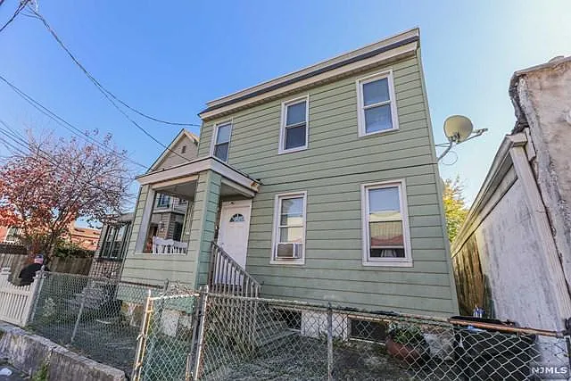 86 Thomas St photo 1