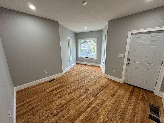 4th image of 13 Spring St #11