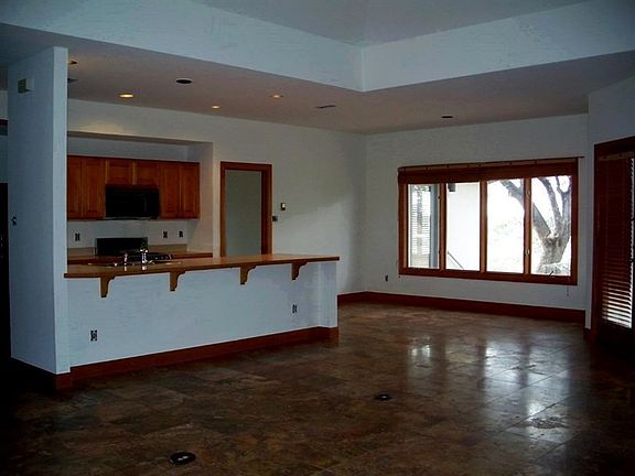 4th image of 1907 Clubhouse Hill Dr
