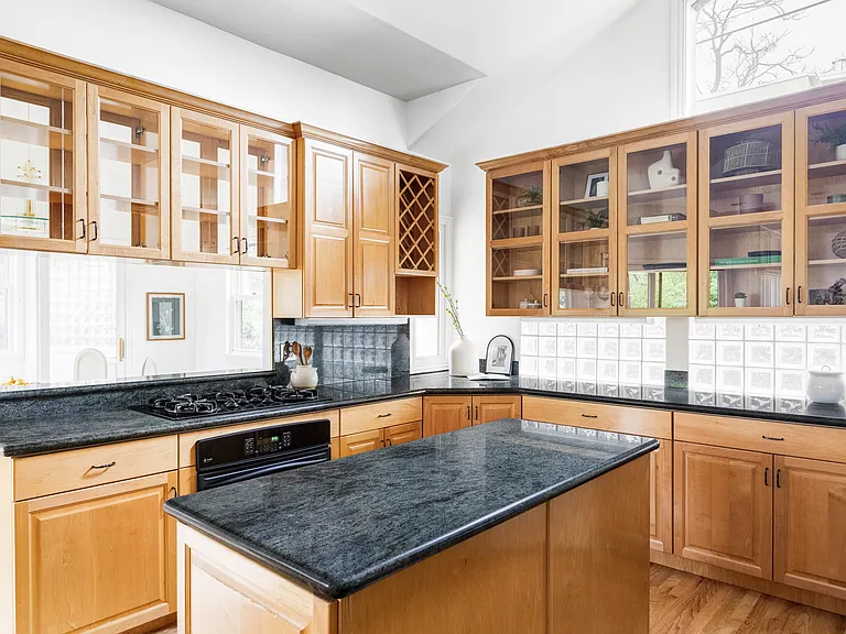 910 Kalmia Ave — Photo 15