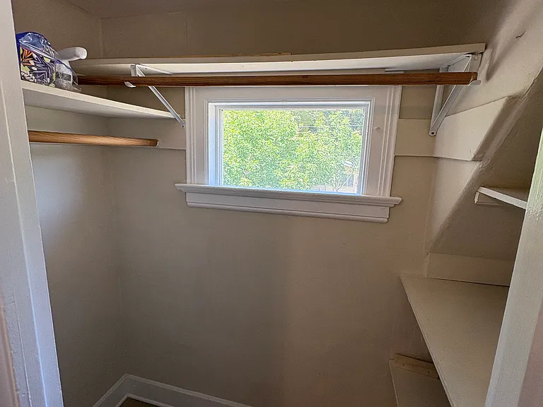 657 Everett Ave #4 — Photo 11