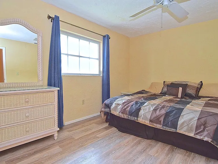 1876 Riviera Cir — Photo 12