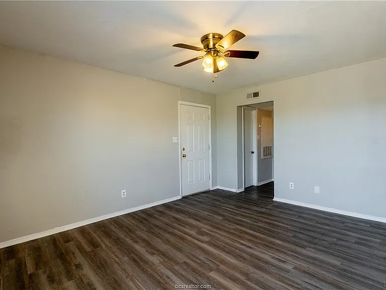 2706 Evergreen Cir #C — Photo 5