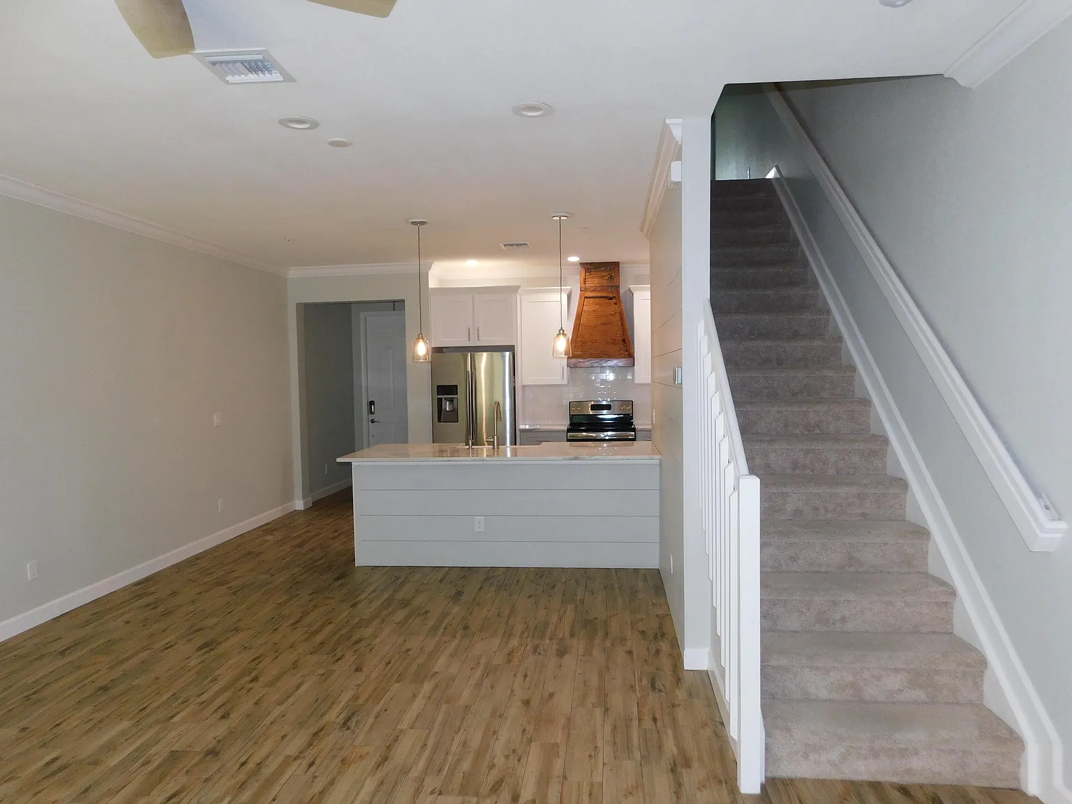 3 bed, 2.5 bath, 1564 sqft, $2,700 — Photo 4