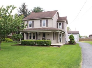 462 E Main St, Leola, PA 17540