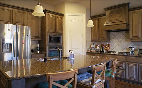 4th image of 10221 Savoy Dr
