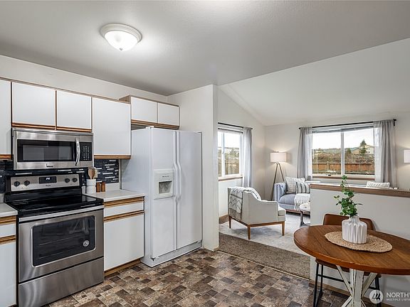 5th image of 16518 40th Avenue NE #A
