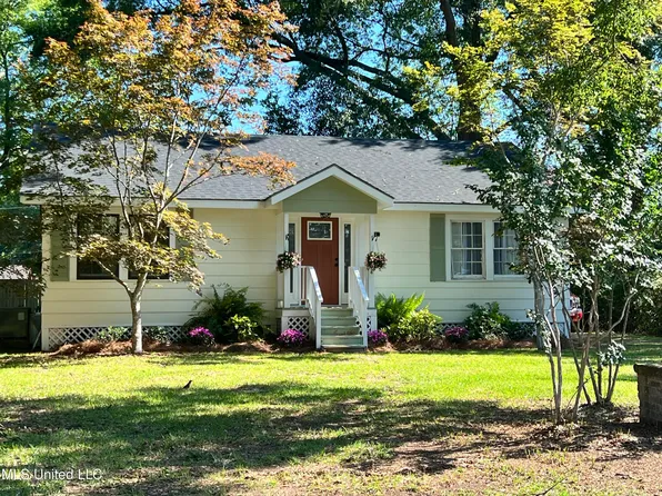 42 Holmes St, Lucedale, MS 39452