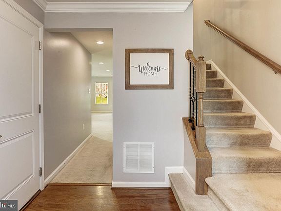 4th image of 513 Fox River Hills Way