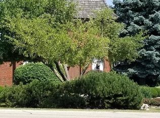 8703 Sundial Ln, Spring Grove, IL 60081