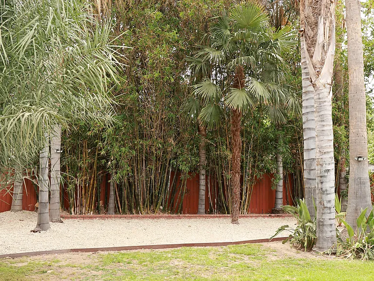 22131 Leadwell St — Photo 8