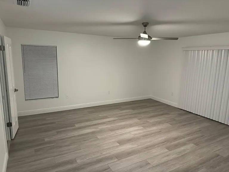 6553 Hidden Beach Cir — Photo 17
